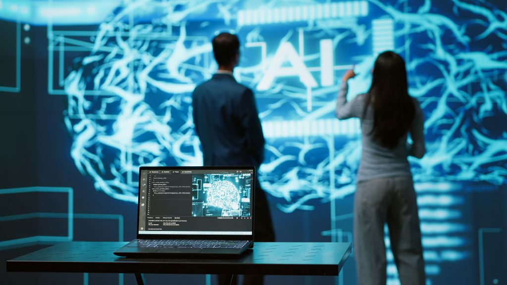 GEO/AEO Xidməti 5 it-professionals-using-artificial-intelligence-augmented-reality-hologram