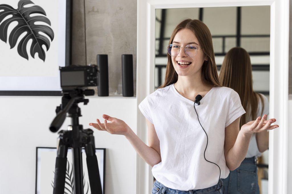 YouTube Reklamları 4 young-blogger-recording-with-professional-camera-mic